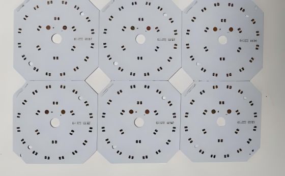 Хорошая цена 1 Layer LED PCB Board With Aluminium Base Board 1OZ And White Soldermask онлайн